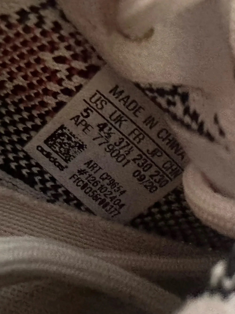 Adidas Yeezy Boost 350 V2 Zebra Men’s 5, Women’s 6.5 - Picture 3 of 4